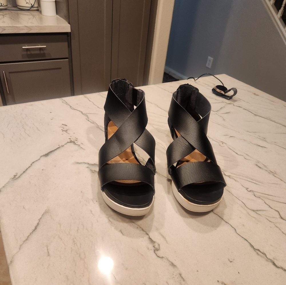 Universal Thread Sandals - Picture 3 of 11